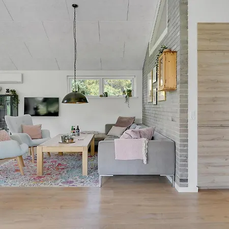 4 Bedroom Amazing In Σπίτι διακοπών *