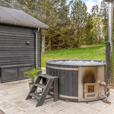 4 Bedroom Amazing In Holiday home *