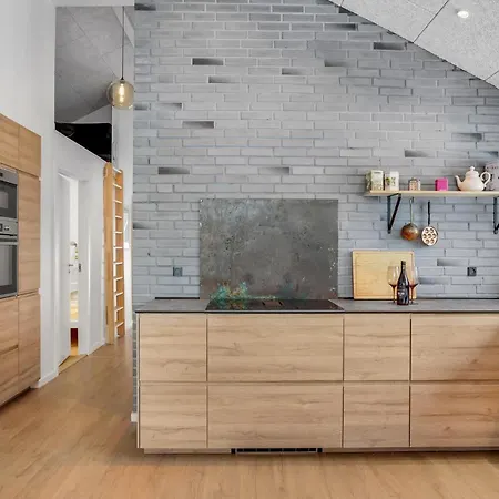 4 Bedroom Amazing In Σπίτι διακοπών *