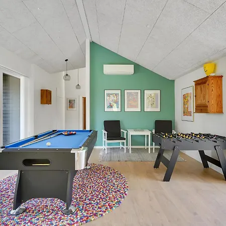 Holiday home 4 Bedroom Amazing In Blokhus